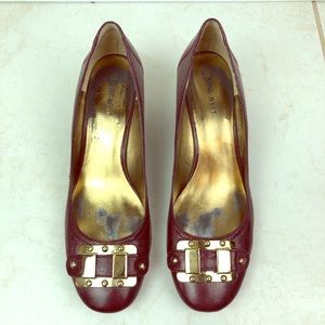 Nine West wedge heels round gold buckle plum 9.5